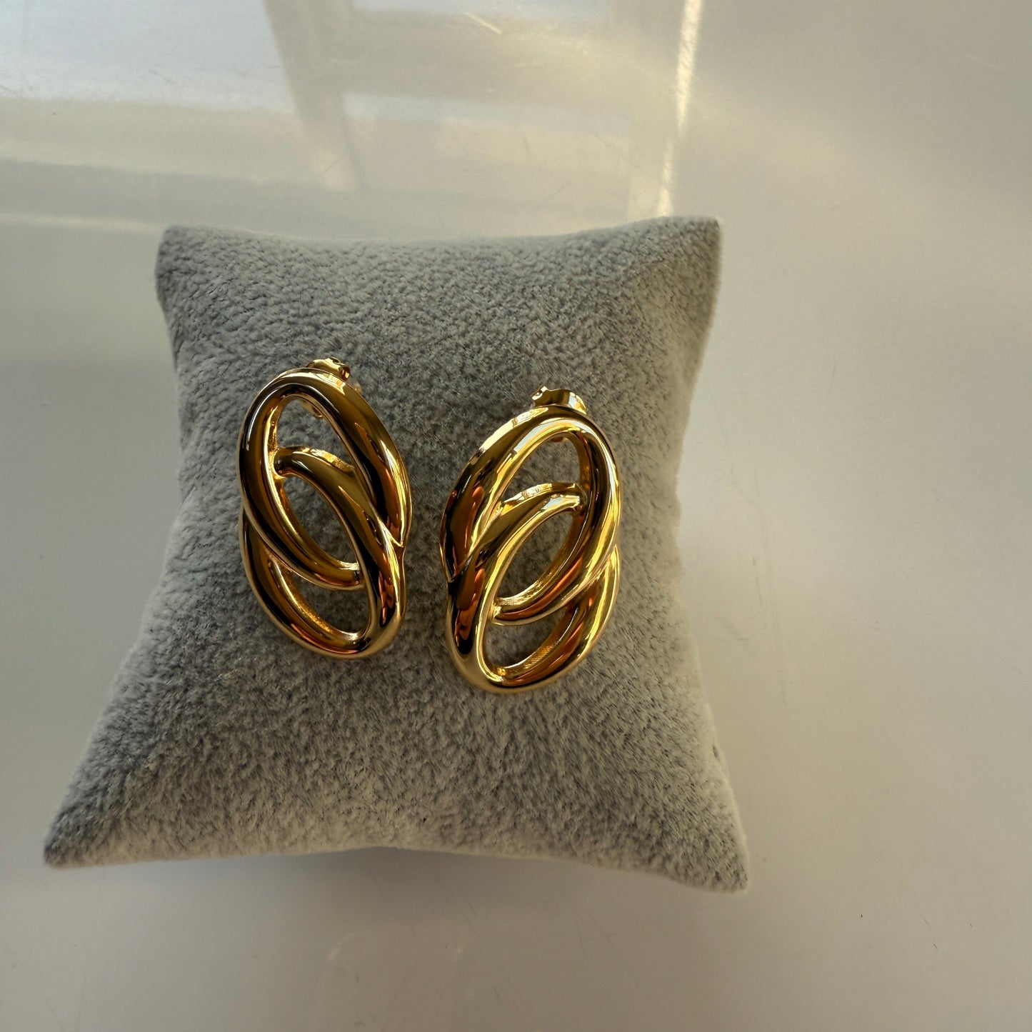 Twine Circled Gold Stud Earrings