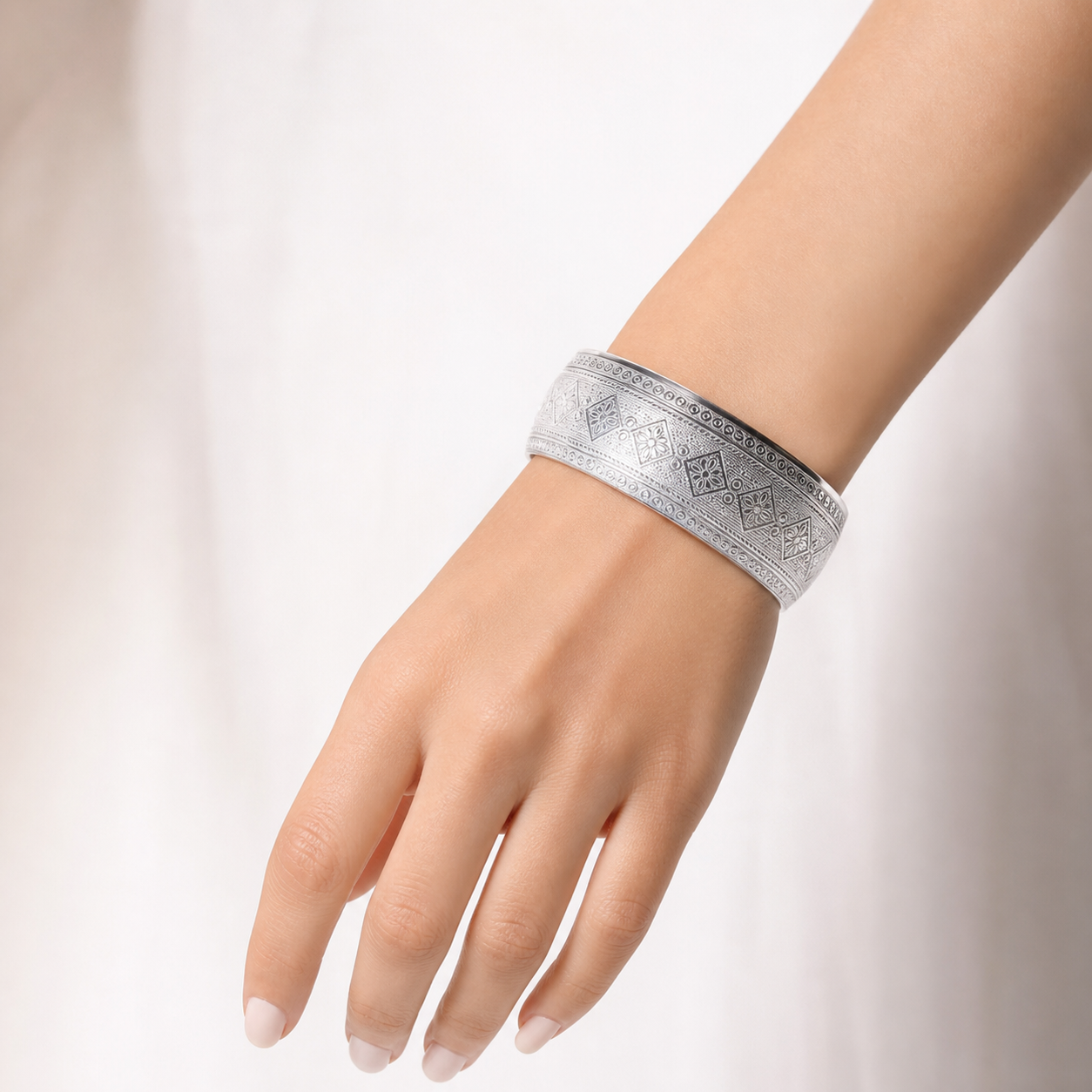 Boho Tibetan Silver Bangle - Diamond Flower